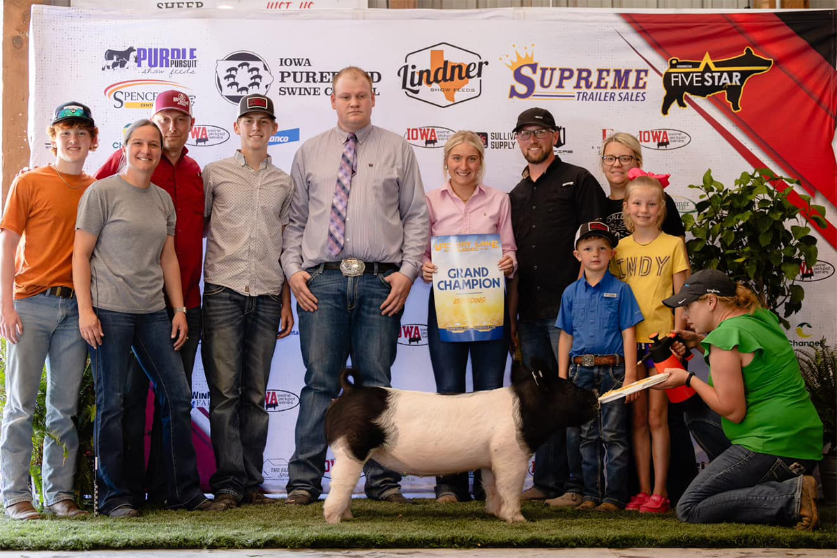 Aplington-Parkersburg FFA Iowa and Victory Lane Classic Iowa – Champion and Reserve Breeding Gilt